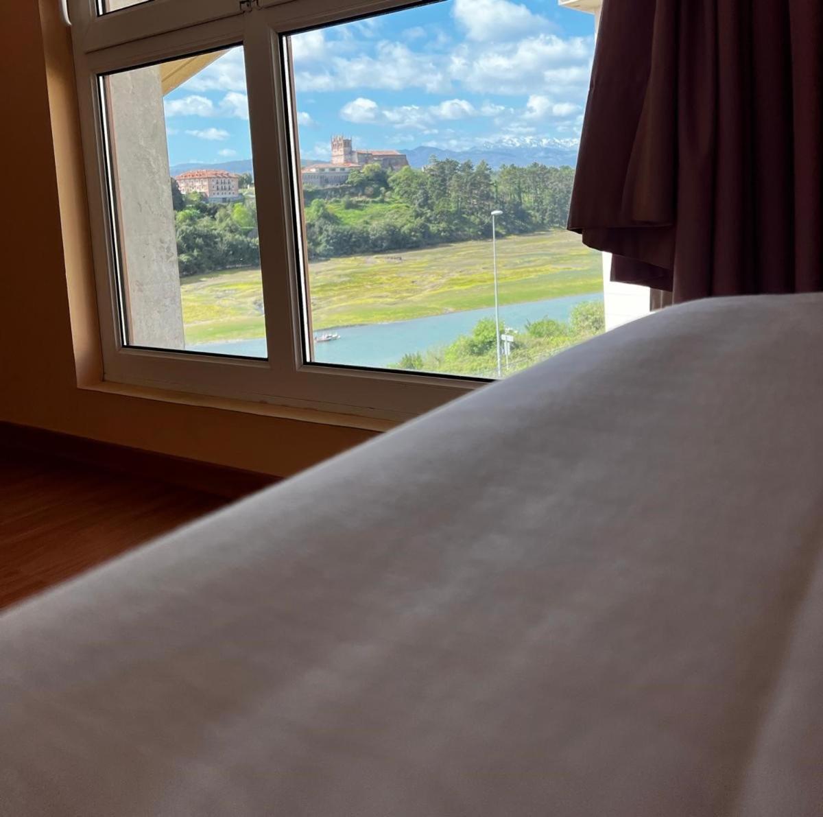 Hotel Faro De San Vicente 산비센테데라바케라 외부 사진
